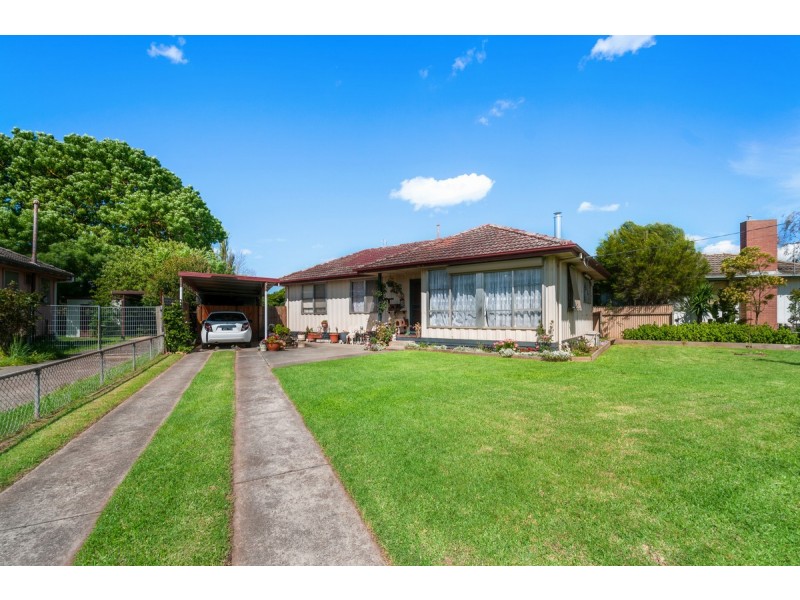 13 Overend Crescent, Sale VIC 3850