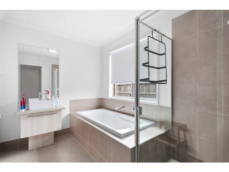 11 Ruthberg Drive, Sale VIC 3850