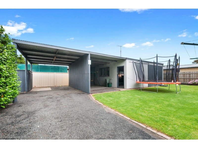 6 Vaughan Street, Stratford VIC 3862