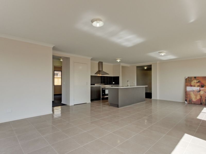 24 Ruthberg Drive, Sale VIC 3850