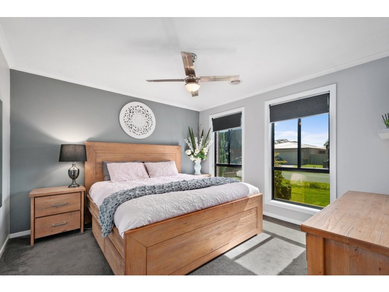 18 Dryden Place, Sale VIC 3850