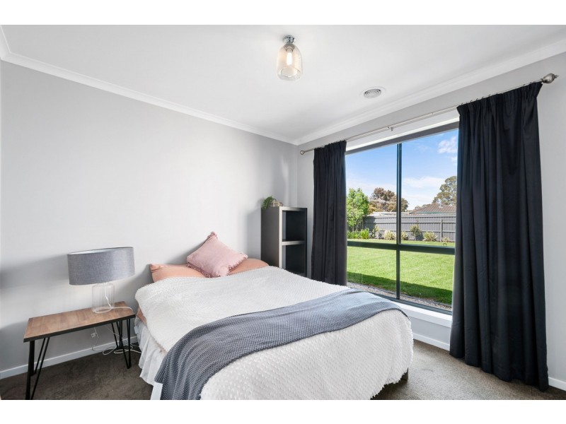 18 Dryden Place, Sale VIC 3850