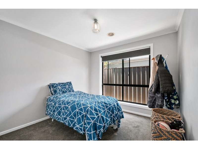 18 Dryden Place, Sale VIC 3850