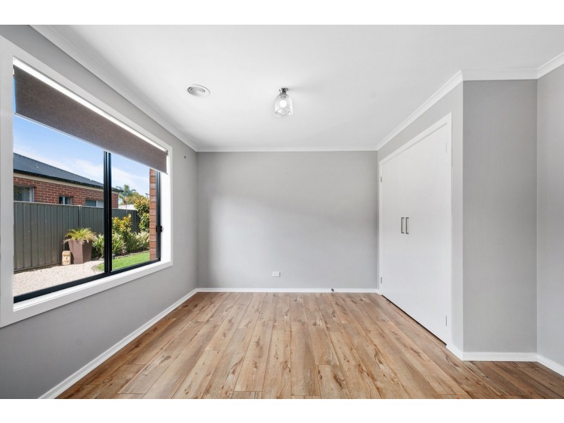 18 Dryden Place, Sale VIC 3850