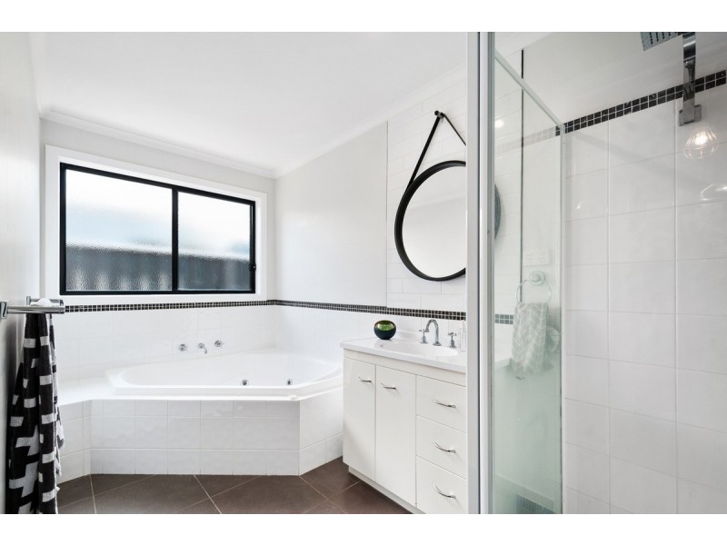 18 Dryden Place, Sale VIC 3850