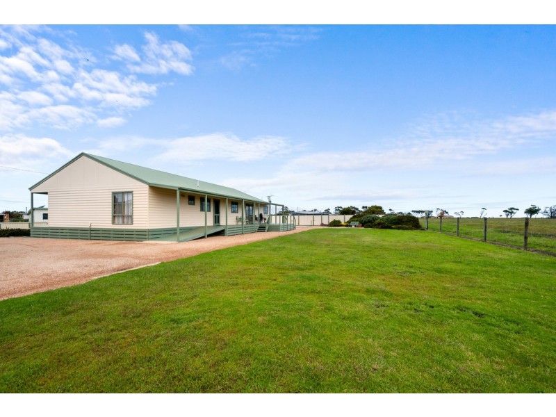 5-9 Ellen Avenue, Seaspray VIC 3851