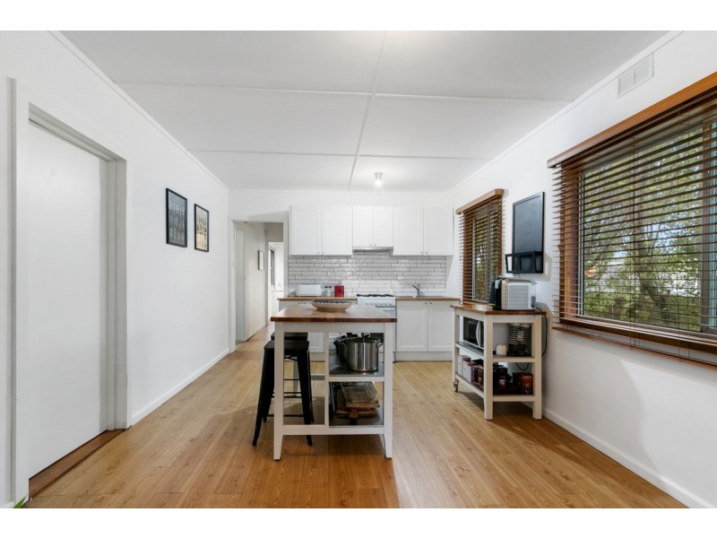 28 Ellen Avenue, Seaspray VIC 3851