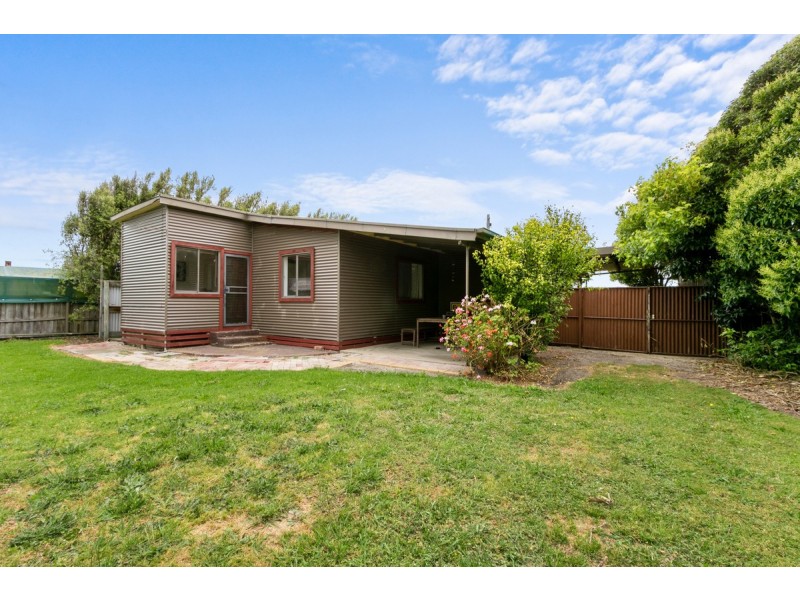 28 Ellen Avenue, Seaspray VIC 3851