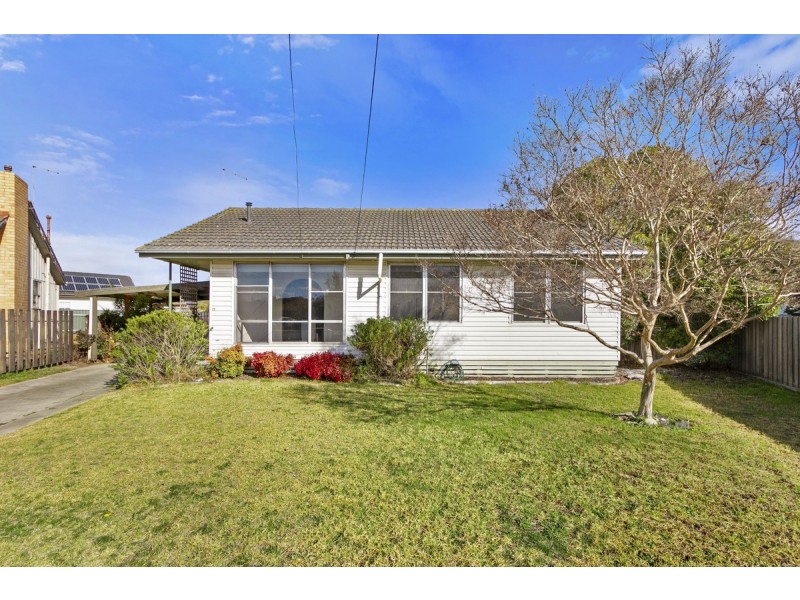 22 Overend Crescent, Sale VIC 3850