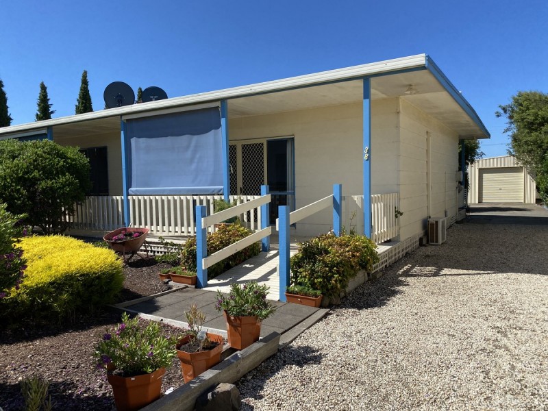 38 Ellen Avenue, Seaspray VIC 3851