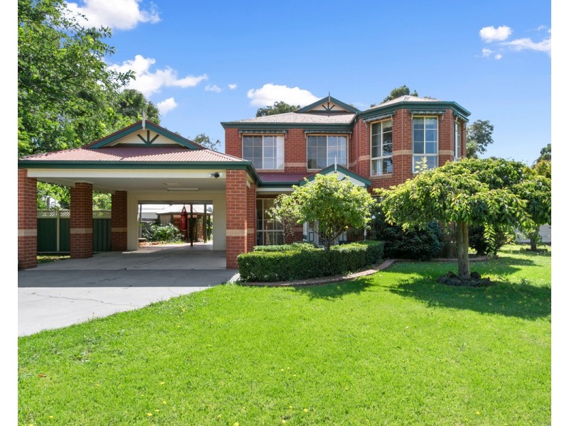32 Mark Avenue, Sale VIC 3850