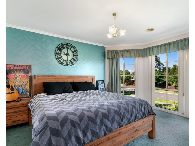 32 Mark Avenue, Sale VIC 3850