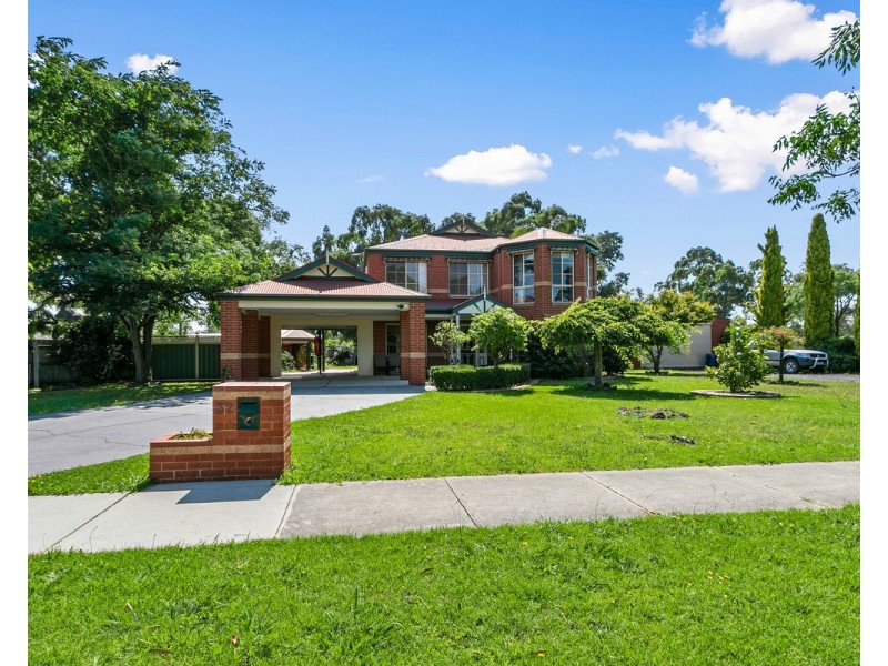 32 Mark Avenue, Sale VIC 3850