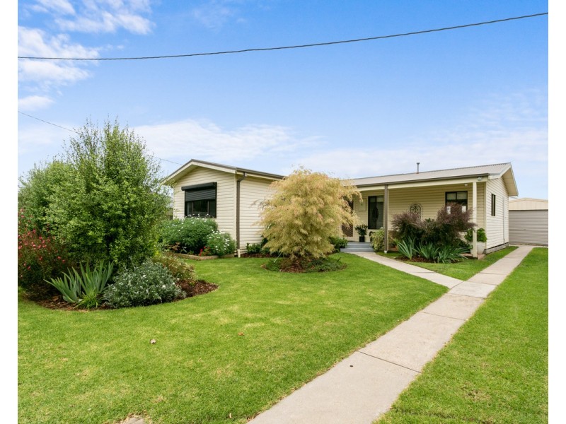 11 Raglan Street, Sale VIC 3850