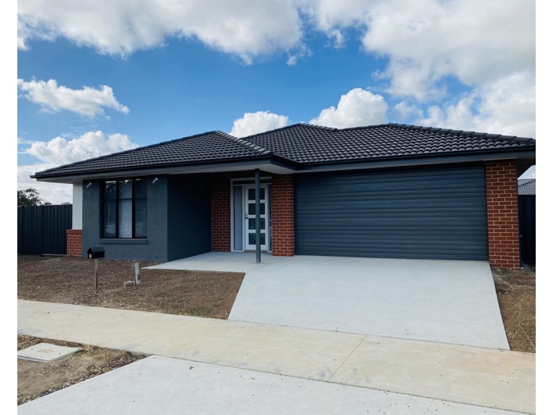 18 Peters Drive, Stratford VIC 3862