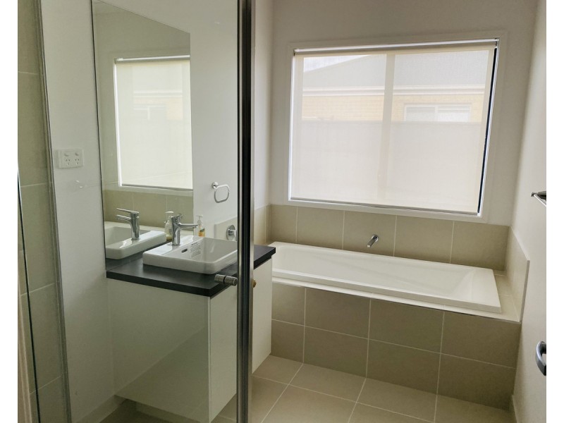 18 Peters Drive, Stratford VIC 3862