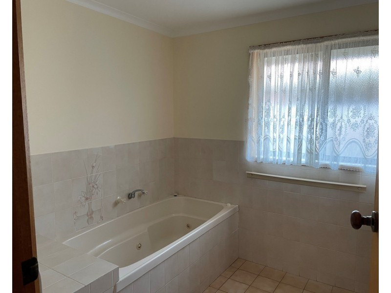 13 Yvette Close, Sale VIC 3850