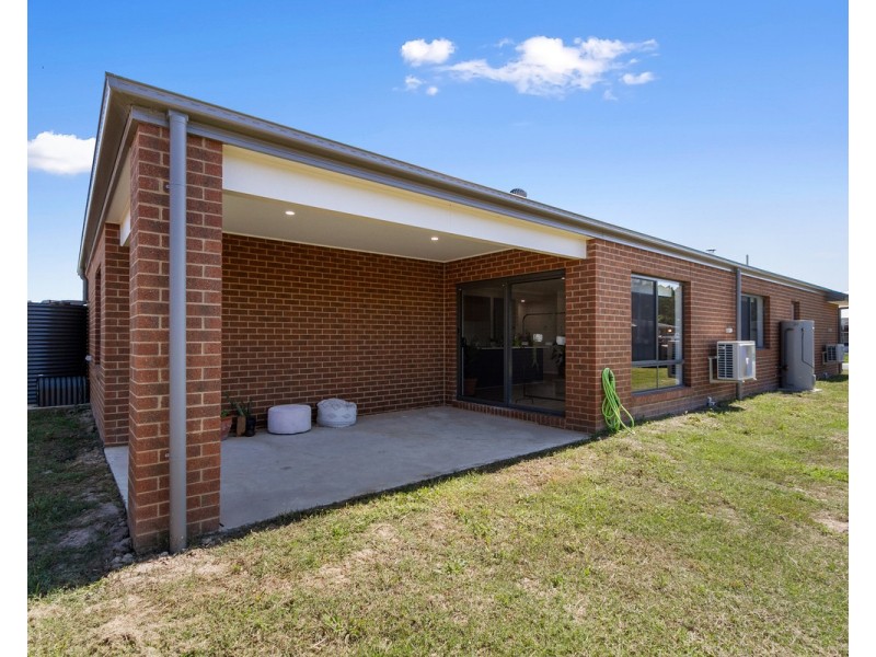22 Peters Drive, Stratford VIC 3862