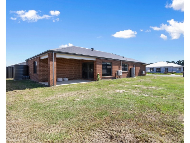 22 Peters Drive, Stratford VIC 3862