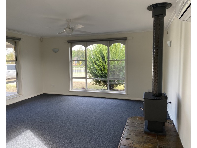 11 Dawson Street, Stratford VIC 3862