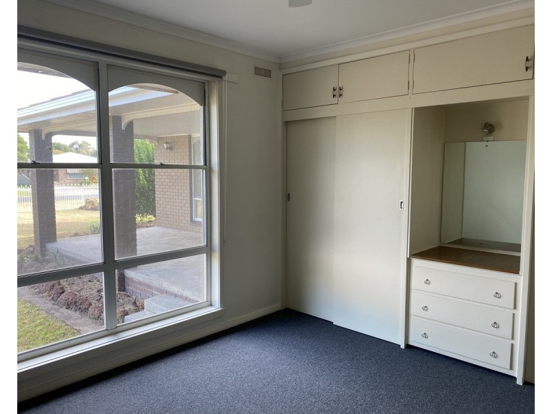 11 Dawson Street, Stratford VIC 3862