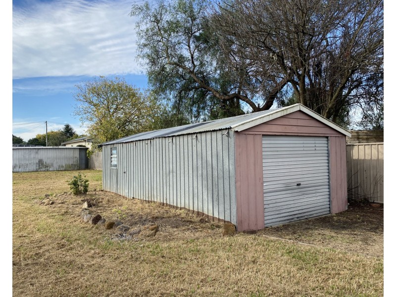 11 Dawson Street, Stratford VIC 3862