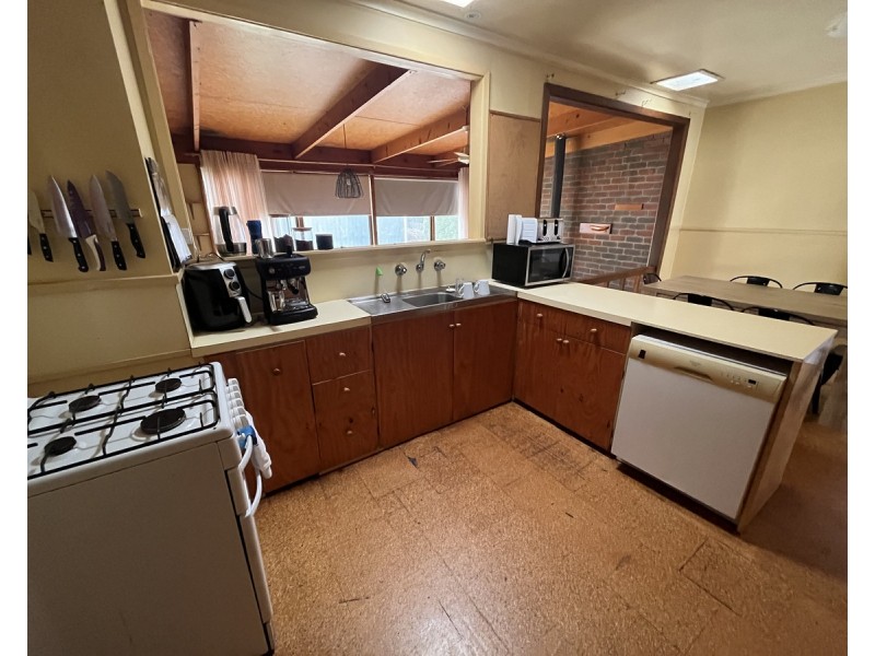 21 Alexandra Avenue, Sale VIC 3850
