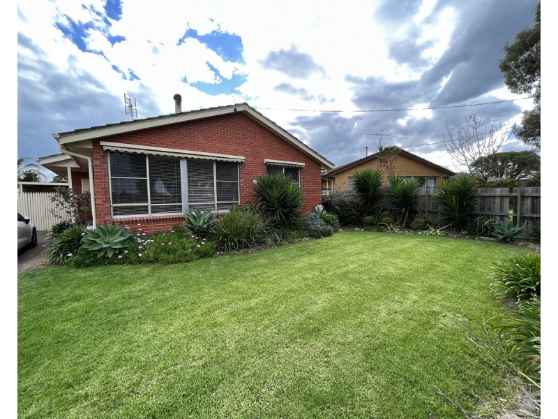 11 Gibsons Road, Sale VIC 3850