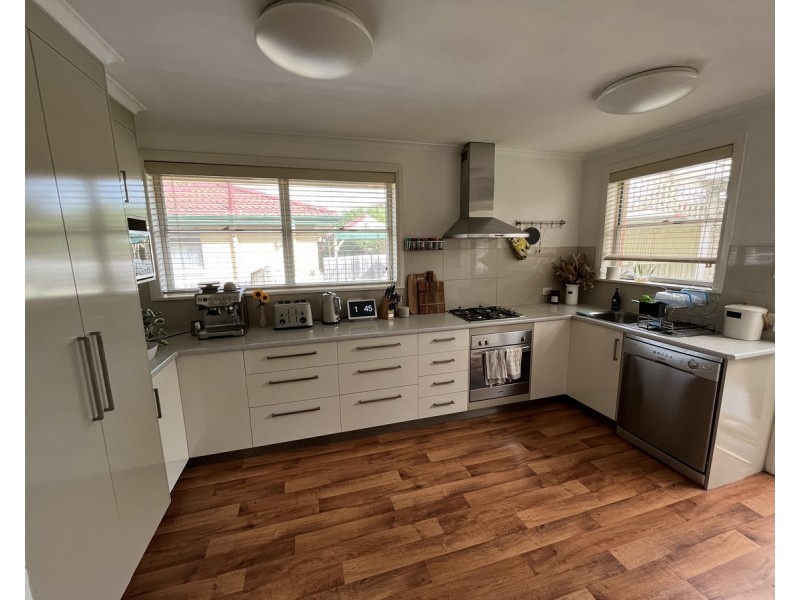 11 Gibsons Road, Sale VIC 3850