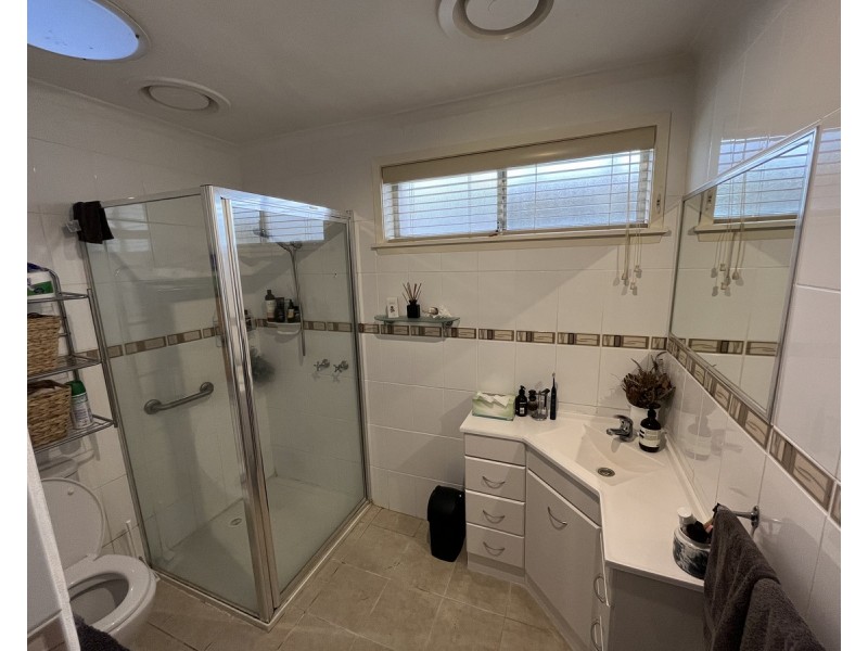 11 Gibsons Road, Sale VIC 3850