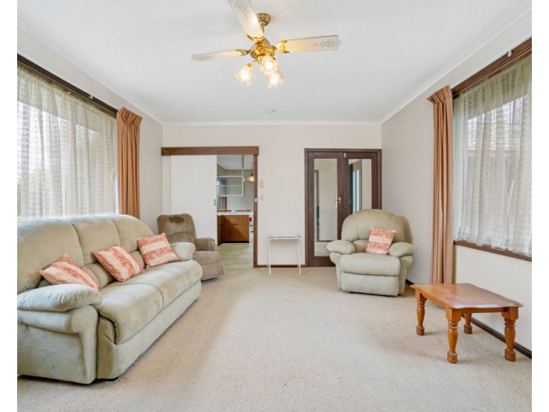 4 Helen Crescent, Sale VIC 3850