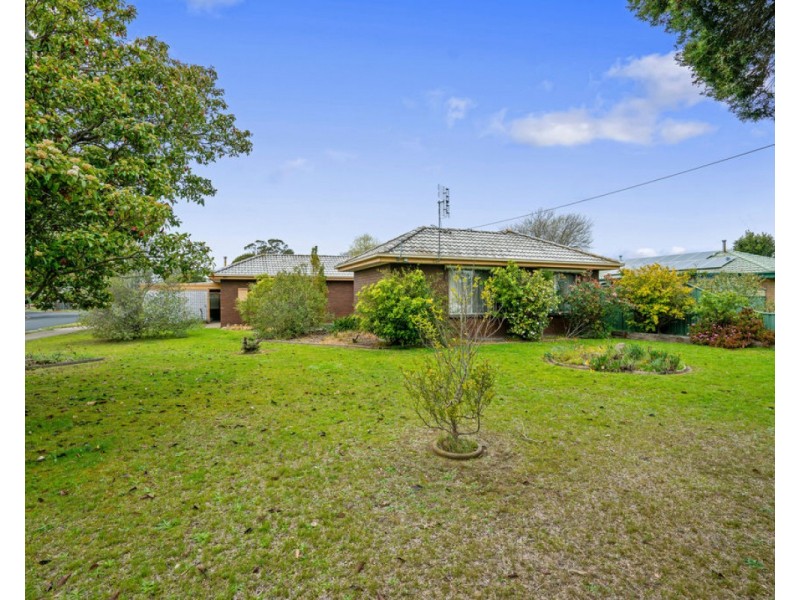 4 Helen Crescent, Sale VIC 3850