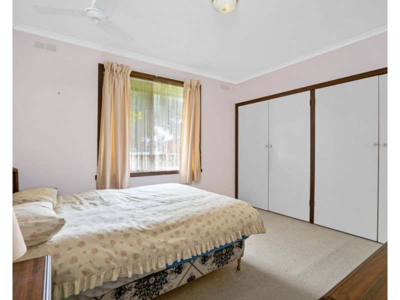 4 Helen Crescent, Sale VIC 3850