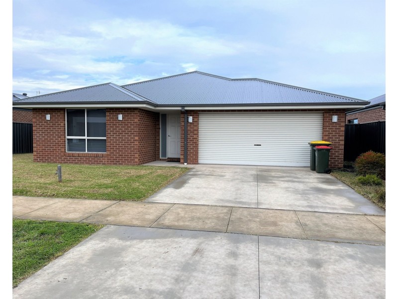 14 Lazzaro Cresent, Sale VIC 3850