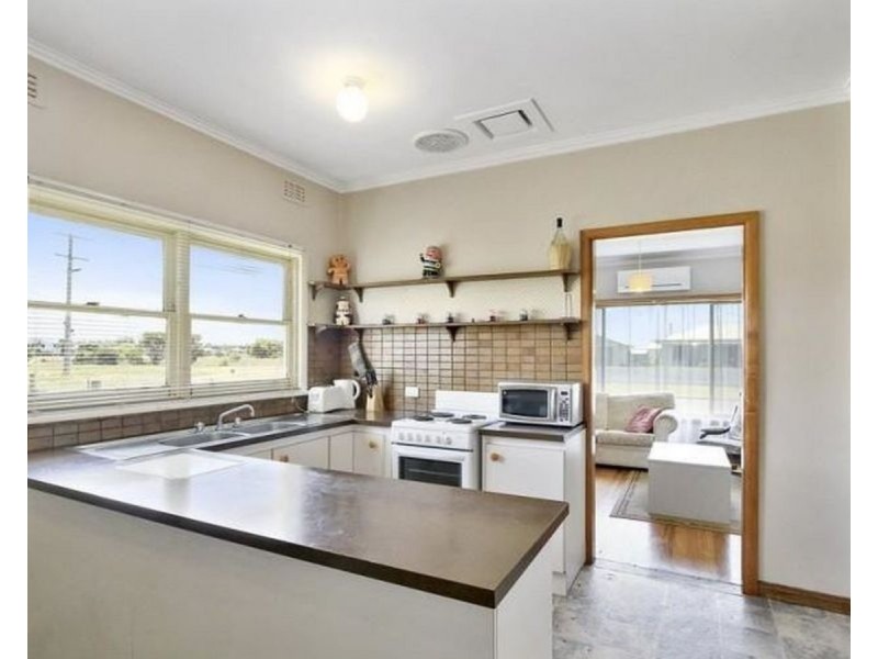 10 Centre Road, Seaspray VIC 3851