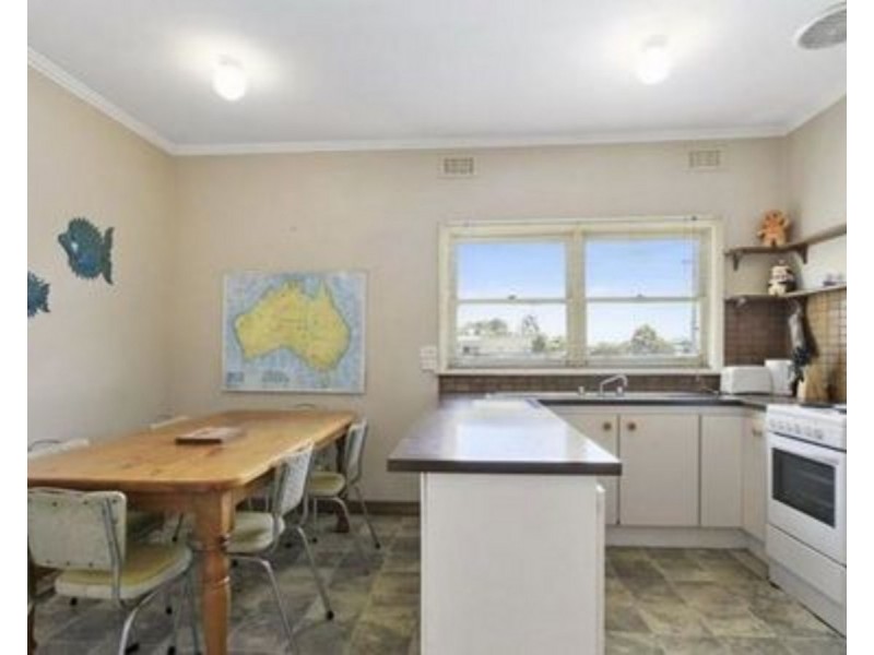 10 Centre Road, Seaspray VIC 3851