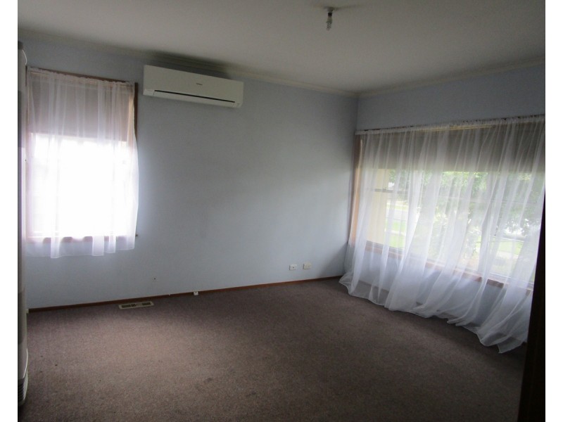 1 Alexandra Avenue, Sale VIC 3850