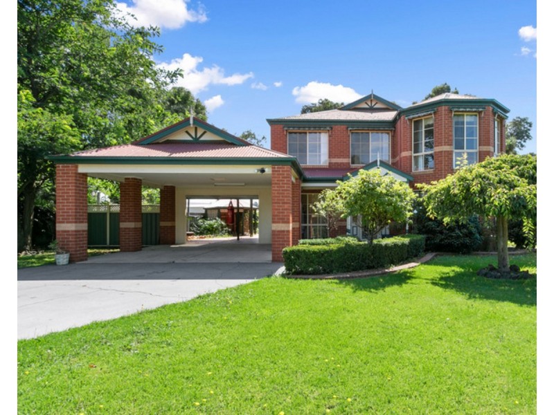 32 Mark Avenue, Sale VIC 3850
