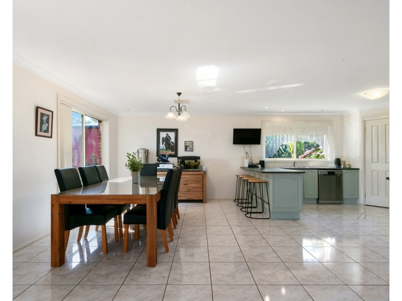 32 Mark Avenue, Sale VIC 3850