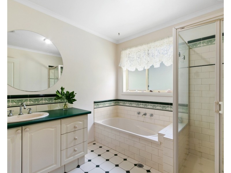 32 Mark Avenue, Sale VIC 3850