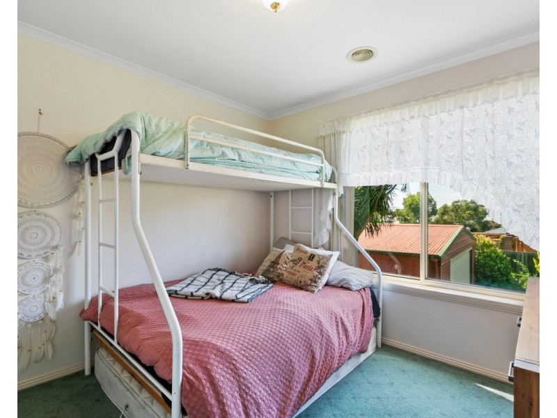 32 Mark Avenue, Sale VIC 3850