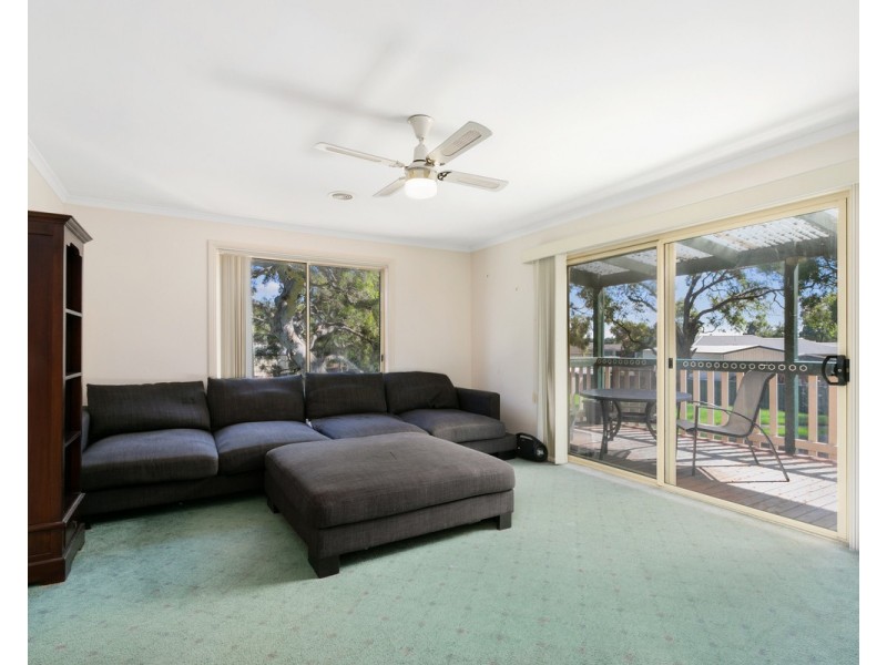 32 Mark Avenue, Sale VIC 3850