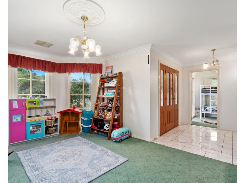 32 Mark Avenue, Sale VIC 3850