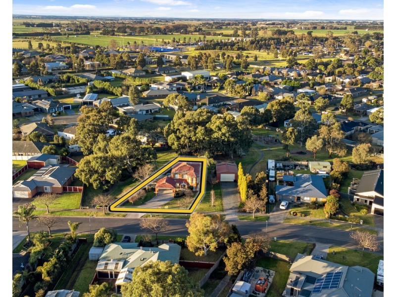 32 Mark Avenue, Sale VIC 3850