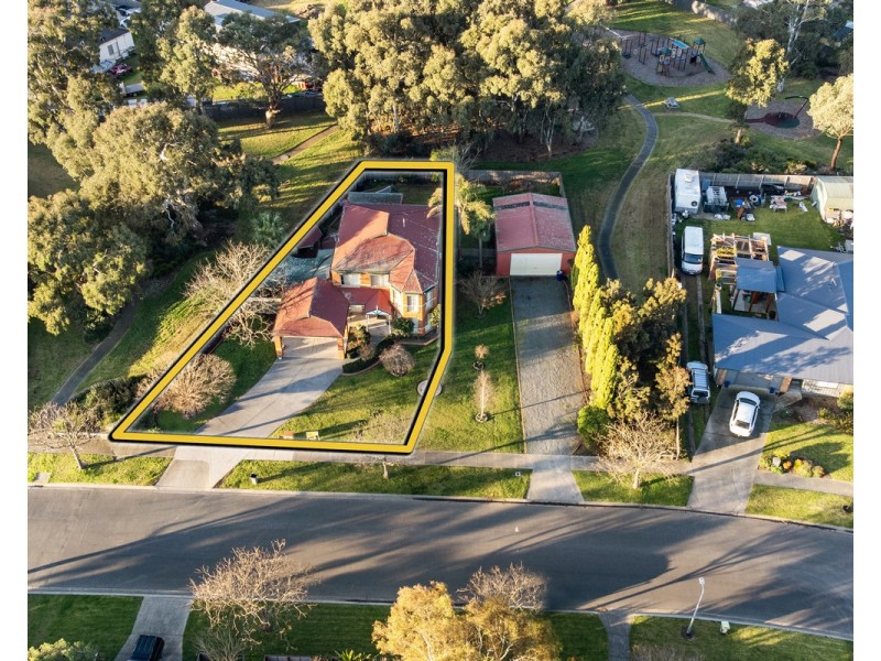 32 Mark Avenue, Sale VIC 3850