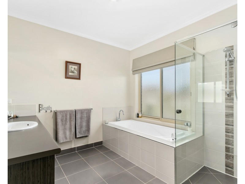 66 Boggy Creek Road, Longford VIC 3851