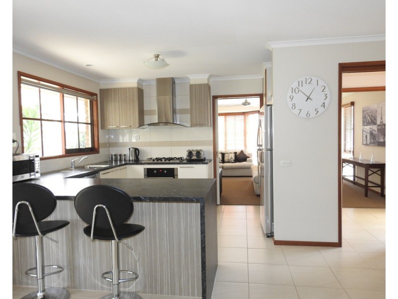 8 Leahe Close, Sale VIC 3850