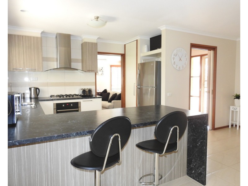 8 Leahe Close, Sale VIC 3850