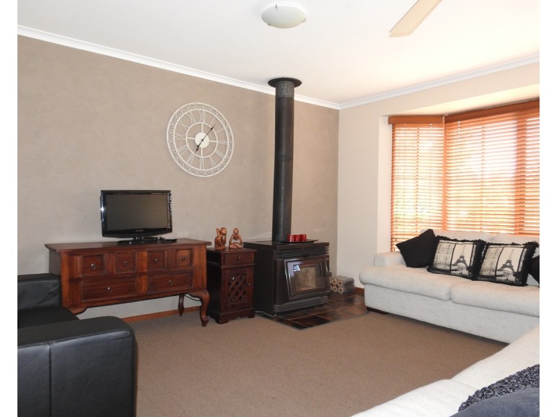 8 Leahe Close, Sale VIC 3850