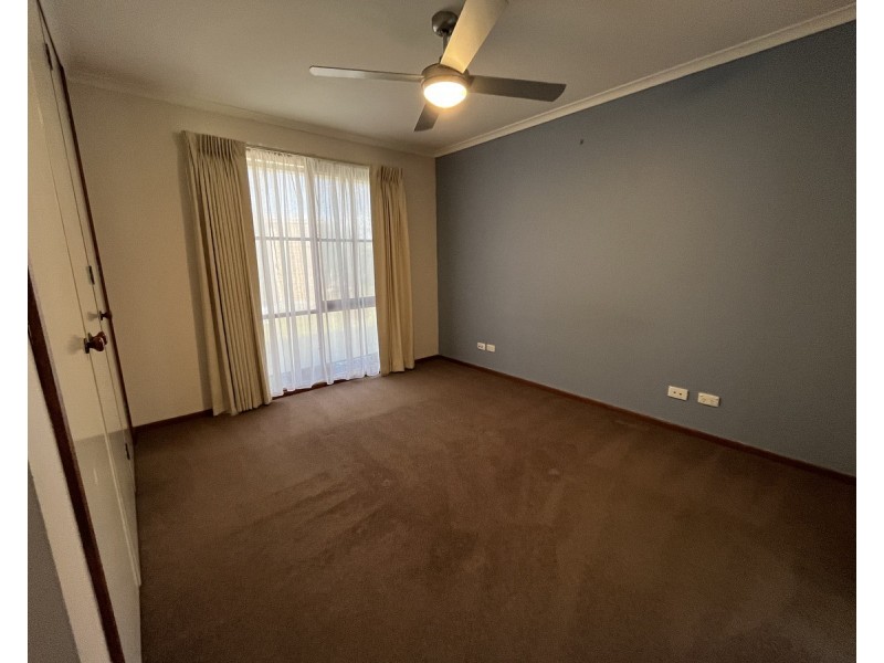 8 Leahe Close, Sale VIC 3850